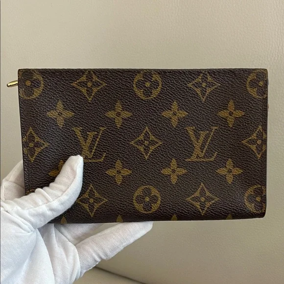 Louis Vuitton Canvas Pouch in Classic Monogram - Picture 10 of 10